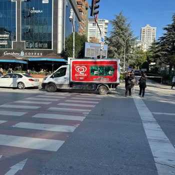 Yaya Geçidinde Saygısız Araç Parkı Ve Küfürlü Diyalog