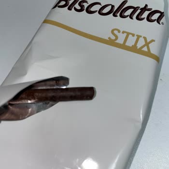 Biscolata Stix'ten Çıkan Uzun Kıl Şoku