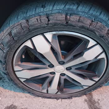 Peugeot 3008: Lastik Patlaması Uyarı Sistemi Sorunu