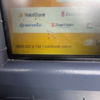 VakıfBank ATM'sinde Para Alıkonma Sorunu
