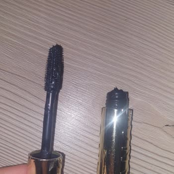 Sahte Maskara Şoku: Orijinal Ürün Beklerken Hayal Kırıklığı