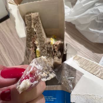 Sandviçten Çıkan Jelatin Şoku