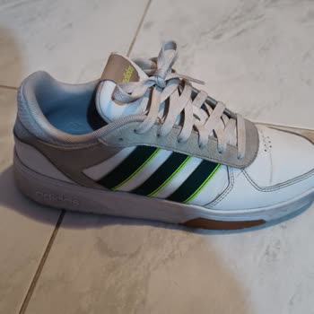 Problemas con Adidas en In Street, zapatos defectuosos y sin solución