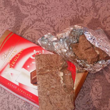 Tarihi Geçmiş Çikolata Tehlikesi