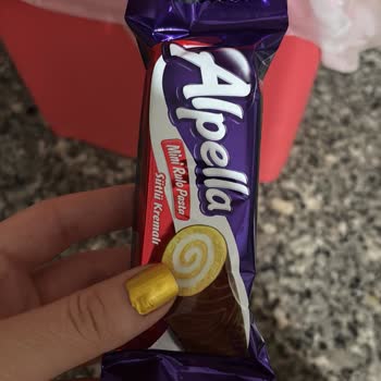 Taze Ürün Beklerken Küflenmiş Alpella Rulo Pasta Şoku