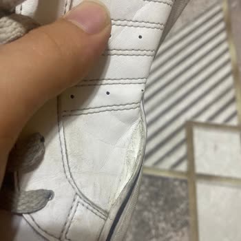 Adidas Ayakkabıda Beklenmedik Yırtılma Sorunu