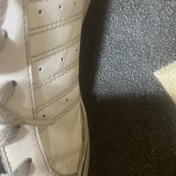 Adidas Ayakkabıda Beklenmedik Yırtılma Sorunu