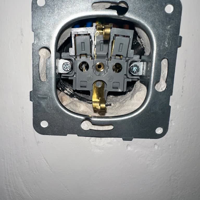 Sürekli Arızalanan Viko Prizlerle Yaşanan Sorunlar