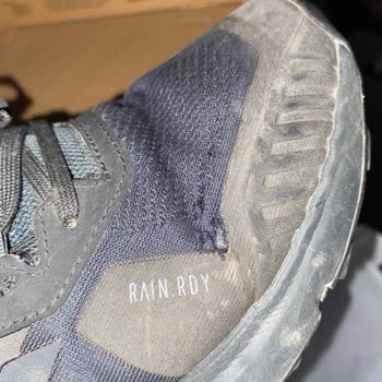 Yeni Adidas Ayakkabımın Kenarları Açıldı