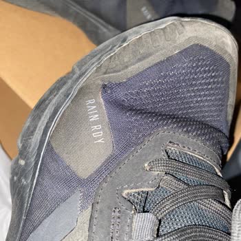 Yeni Adidas Ayakkabımın Kenarları Açıldı