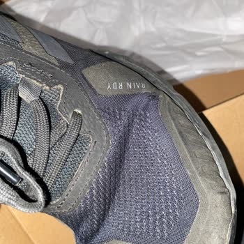 Yeni Adidas Ayakkabımın Kenarları Açıldı