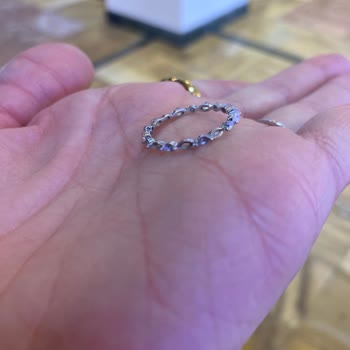 Atasay'dan Aldığım Yüzüğün Taşları Sürekli Düşüyor