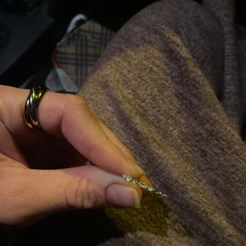 Atasay'dan Aldığım Yüzüğün Taşları Sürekli Düşüyor