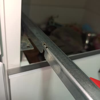 Mutfak Çekmecesi Frenli Raylarında Plastik Tırnak Sorunu