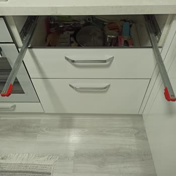 Mutfak Çekmecesi Frenli Raylarında Plastik Tırnak Sorunu