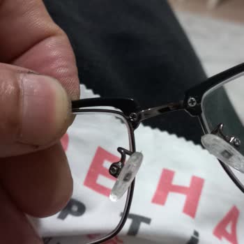 Deha Optik (Bahçelievler) 1 Ay Geçmeden Vida Yerlerinden Kırıldı