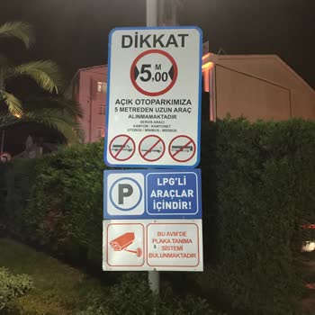 AVM Otoparkında Güvenlik Amiri Engeli