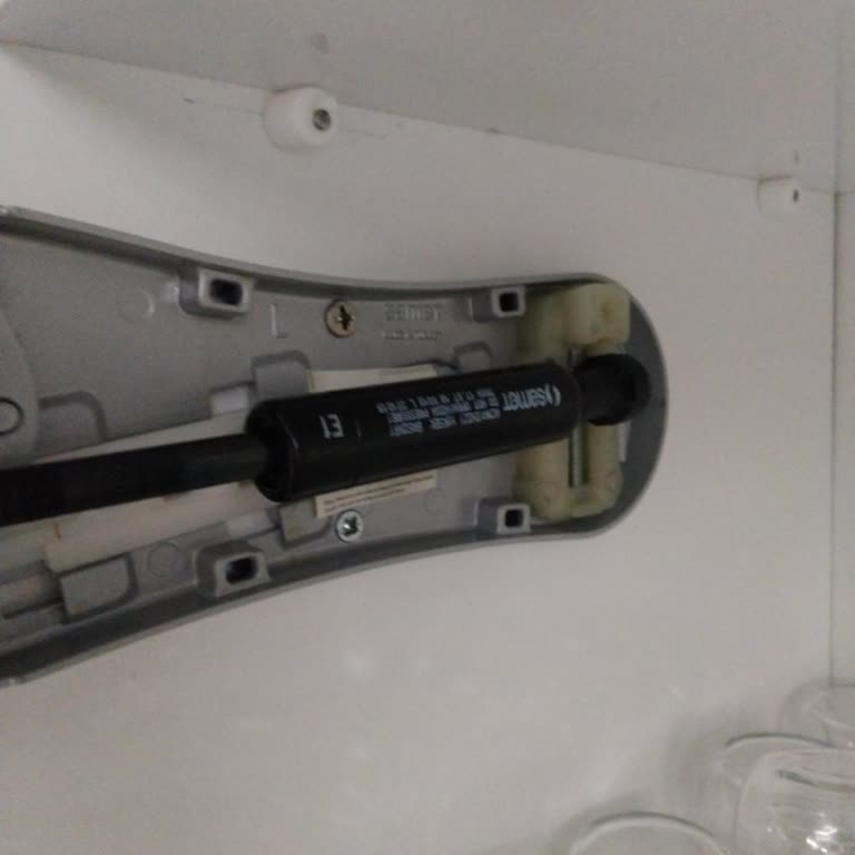 Dolap Kapağı Piston Sorunu