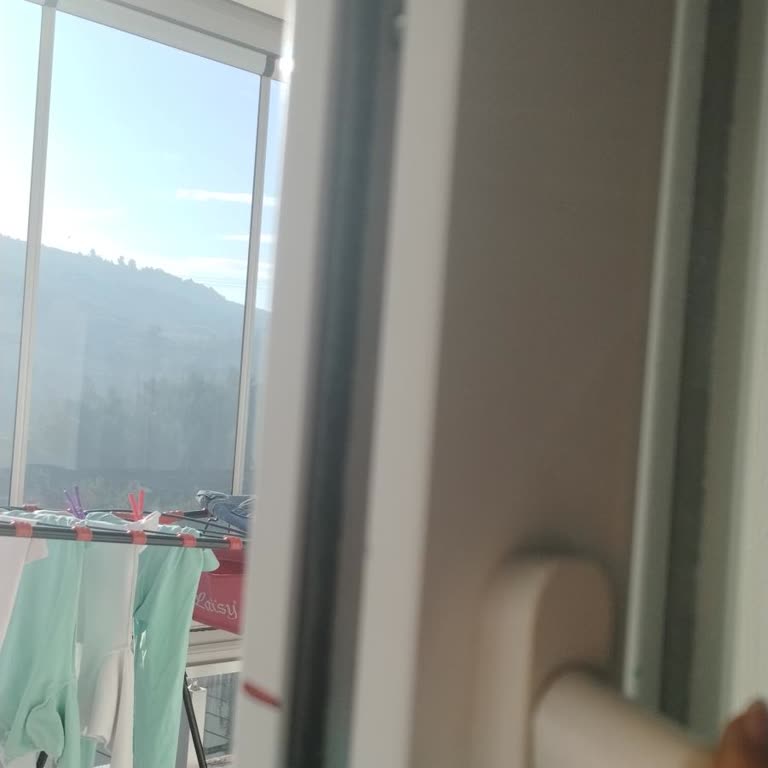 Cam Balkon Sorunu: Kilit Yok, Boşluk Var
