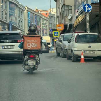 Trendyol Kuryelerinin Trafikteki Tehlikeli Tavırları
