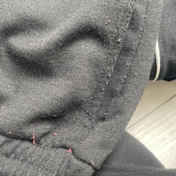 Mavi Eşofman Altında Hayal Kırıklığı: Kalitesiz Ürün Sorunu