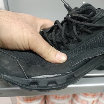 Reebok Ayakkabıda Hızlı Yıpranma Ve Mağaza İlgisizliği