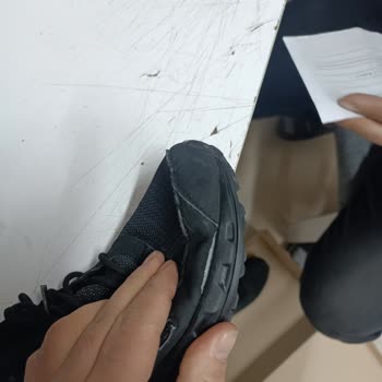Reebok Ayakkabıda Hızlı Yıpranma Ve Mağaza İlgisizliği