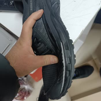 Reebok Ayakkabıda Hızlı Yıpranma Ve Mağaza İlgisizliği