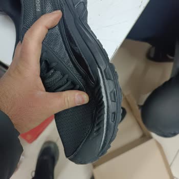 Reebok Ayakkabıda Hızlı Yıpranma Ve Mağaza İlgisizliği