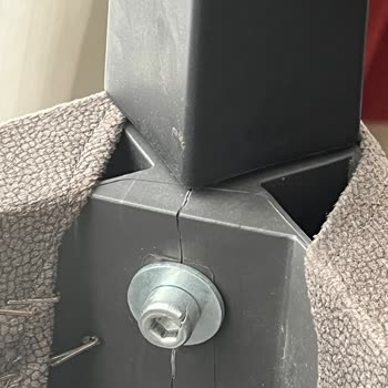 Garanti Sözü Verilen Sandalyede Çatlaklar Ve Müşteri Hizmetleri Sorunu