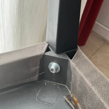 Garanti Sözü Verilen Sandalyede Çatlaklar Ve Müşteri Hizmetleri Sorunu