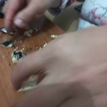 Gofret İçinden Çıkan Korkunç Sürpriz