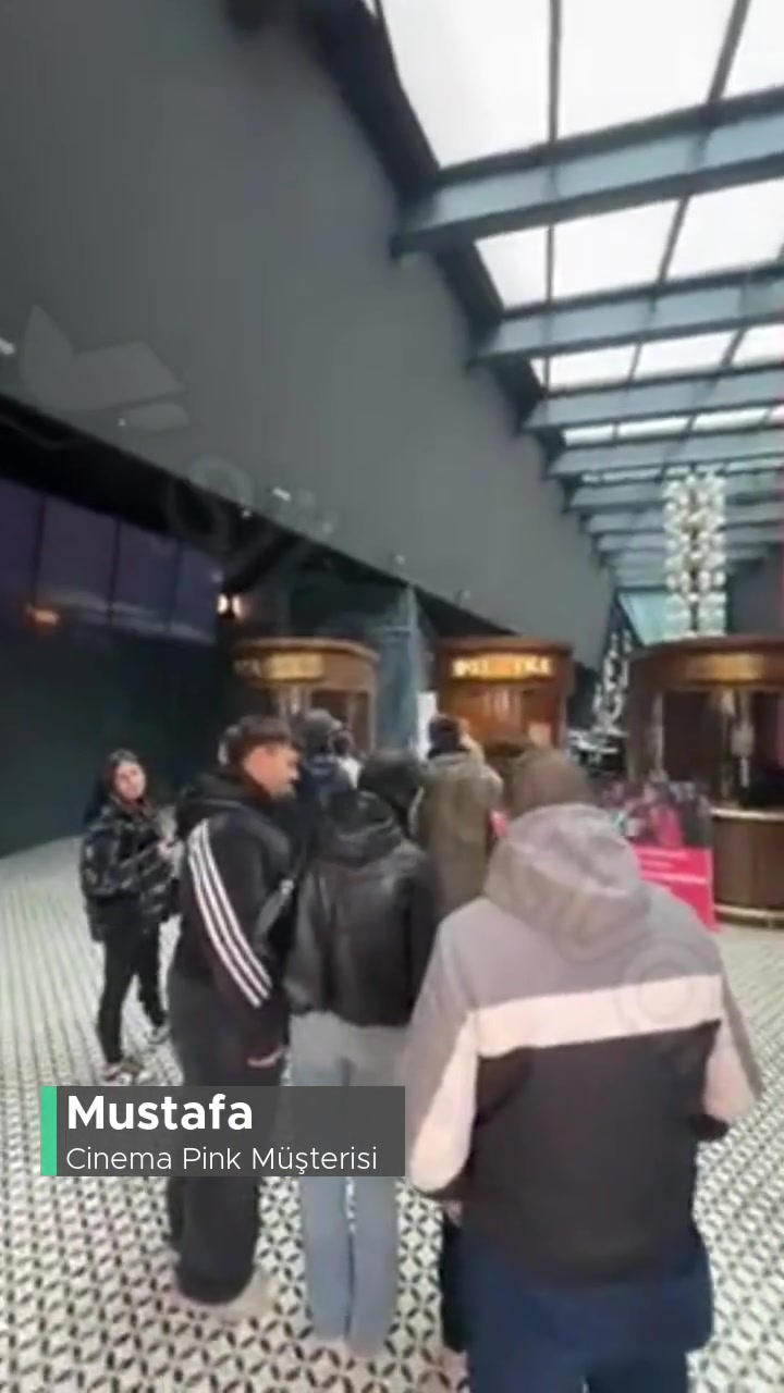 Cinema Pink Umursamaz Gişe Personelleri videonun kapak resmi