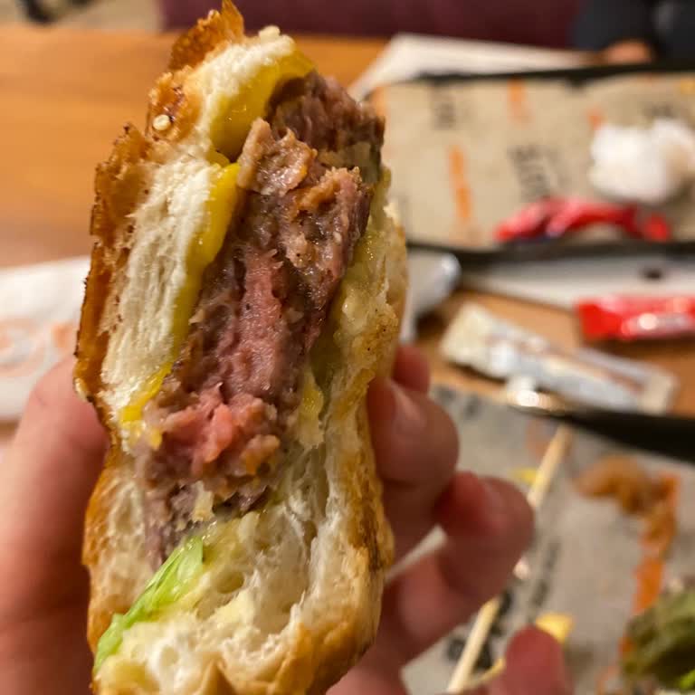 Yarı Çiğ Hamburger Ve Sağlık Sorunu