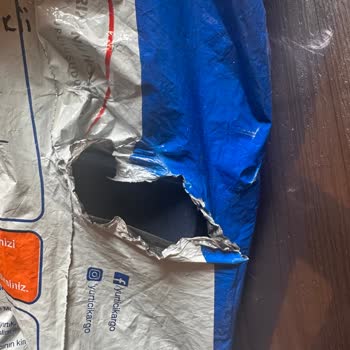 Yurtiçi Kargo Poşeti Yırtık Teslim Edildi!