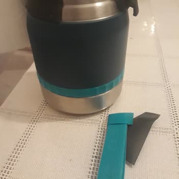 Kırılan Yemek Kabı Ve İlgisiz Müşteri Hizmetleri