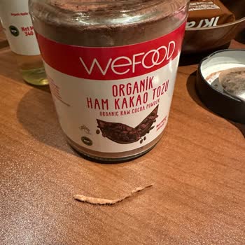 Organik Kakao Tozunda Kağıt Parçası Şoku