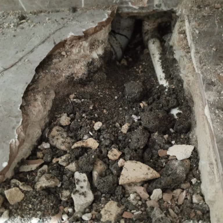 Bakyapı Park Bulvar'da Su Sızıntısı Ve İlgisizlik