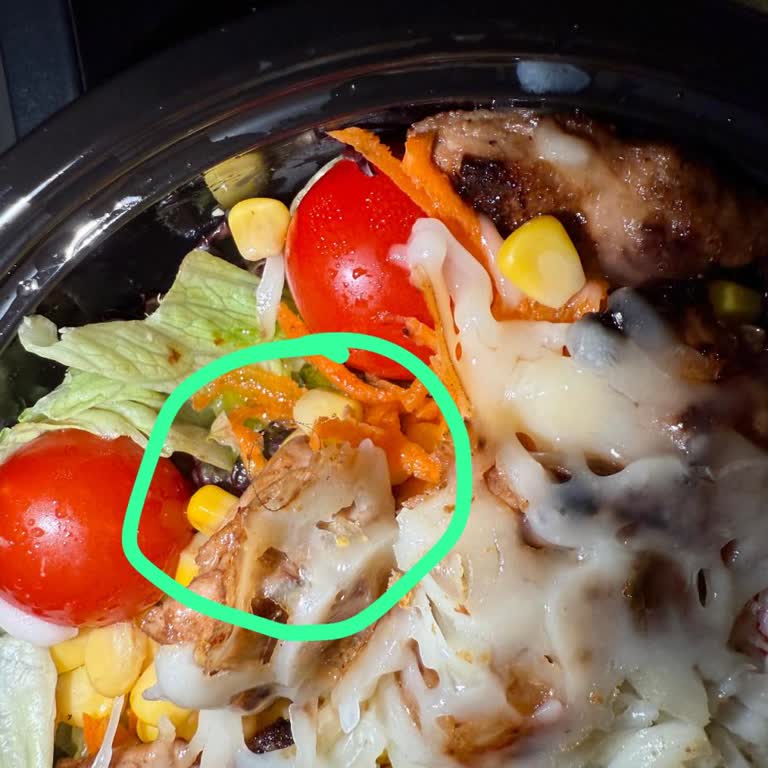 Tavuk Dünyası'nda Şaşırtıcı Salata Deneyimi