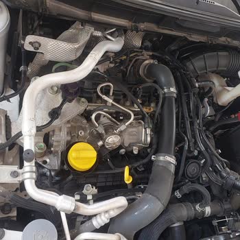 Koleos 2023 Model Araç İçin Uzayan Yakıt Hortumu Bekleyişi