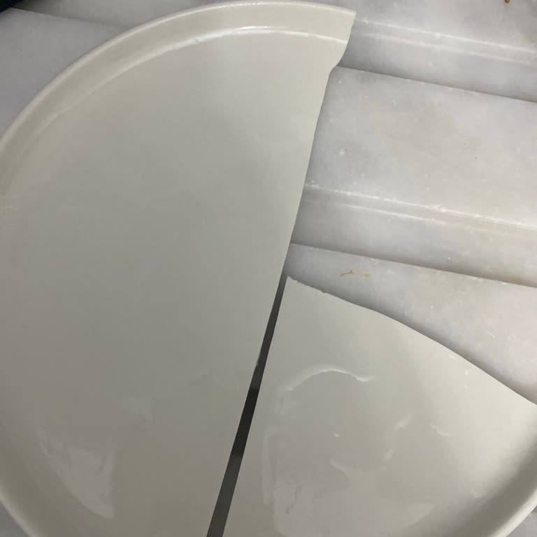 Bernardo Kırılan Yemek Takımı Parçası İçin Yardım Talebi