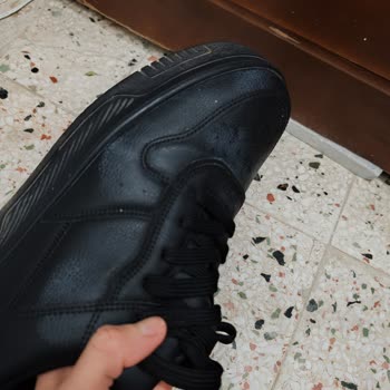 Sprey Nedeniyle Renk Değiştiren Ayakkabılar