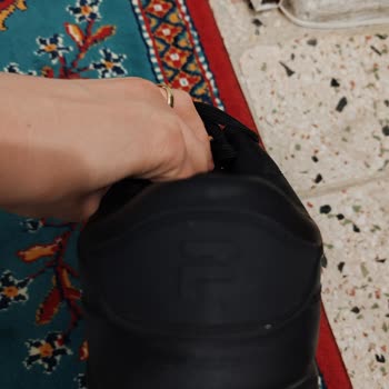 Sprey Nedeniyle Renk Değiştiren Ayakkabılar