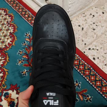 Sprey Nedeniyle Renk Değiştiren Ayakkabılar