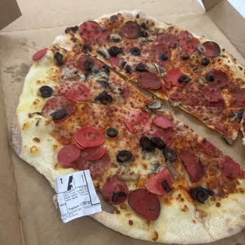 Eksik Ve Özensiz Hazırlanan Pizza Siparişi