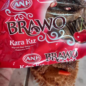 Kek İçinden Çıkan Plastik Parça Tehlikesi