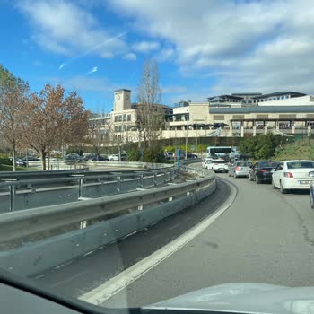 Hilltown AVM Otopark Girişi Trafik Sorunu