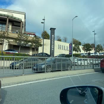 Hilltown AVM Otopark Girişi Trafik Sorunu