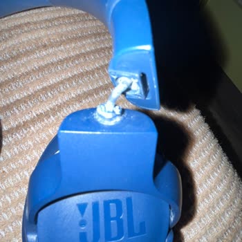 JBL Kendi Kendine Kırılan Kulaklık Ve Destek Arayışı