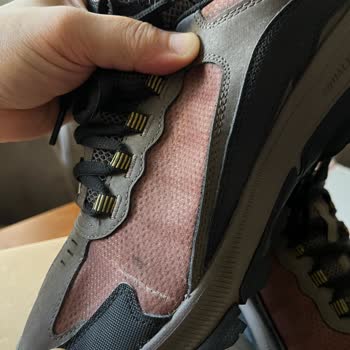 Skechers Ayakkabıda Üretim Hatası Ve Renk Solması